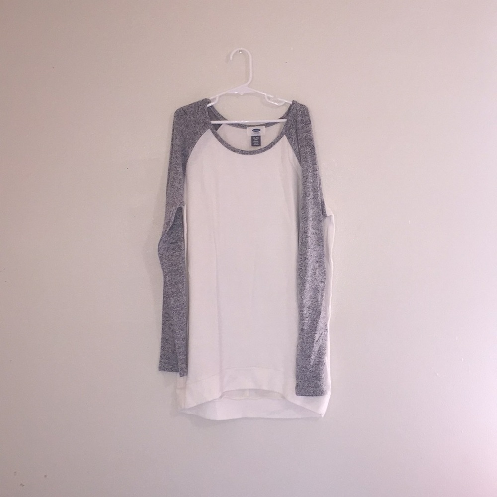 Grey&White Kids Oversized Old Navy Crew Neck 🤩🤩!
